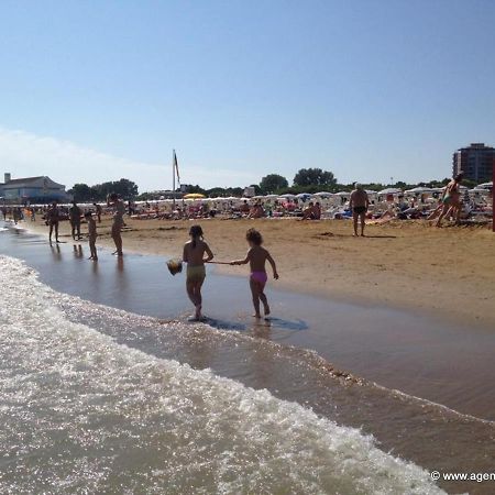 Apartamento Lignano Sabbiadoro With Pool Exterior foto
